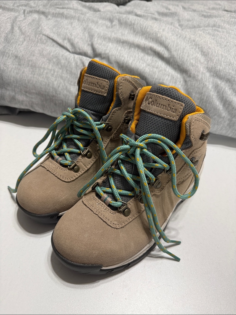 NEVER WORN - Columbia Women’s Waterproof Hiking Boots